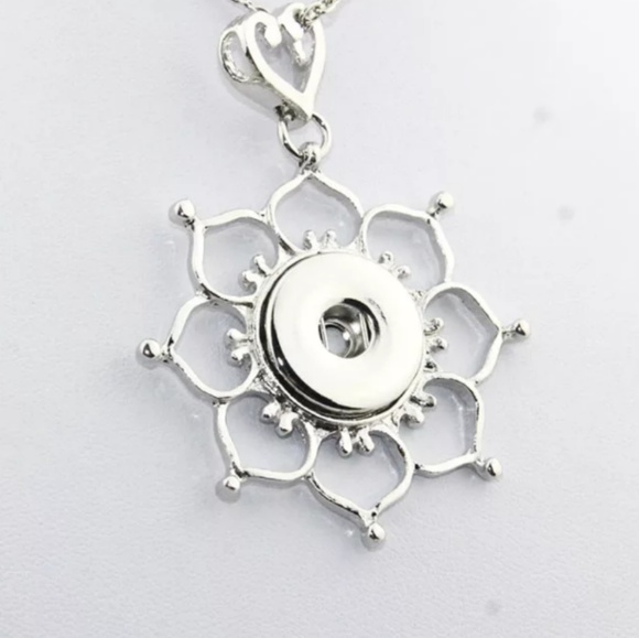 Snap Button Necklace - Picture 1 of 1